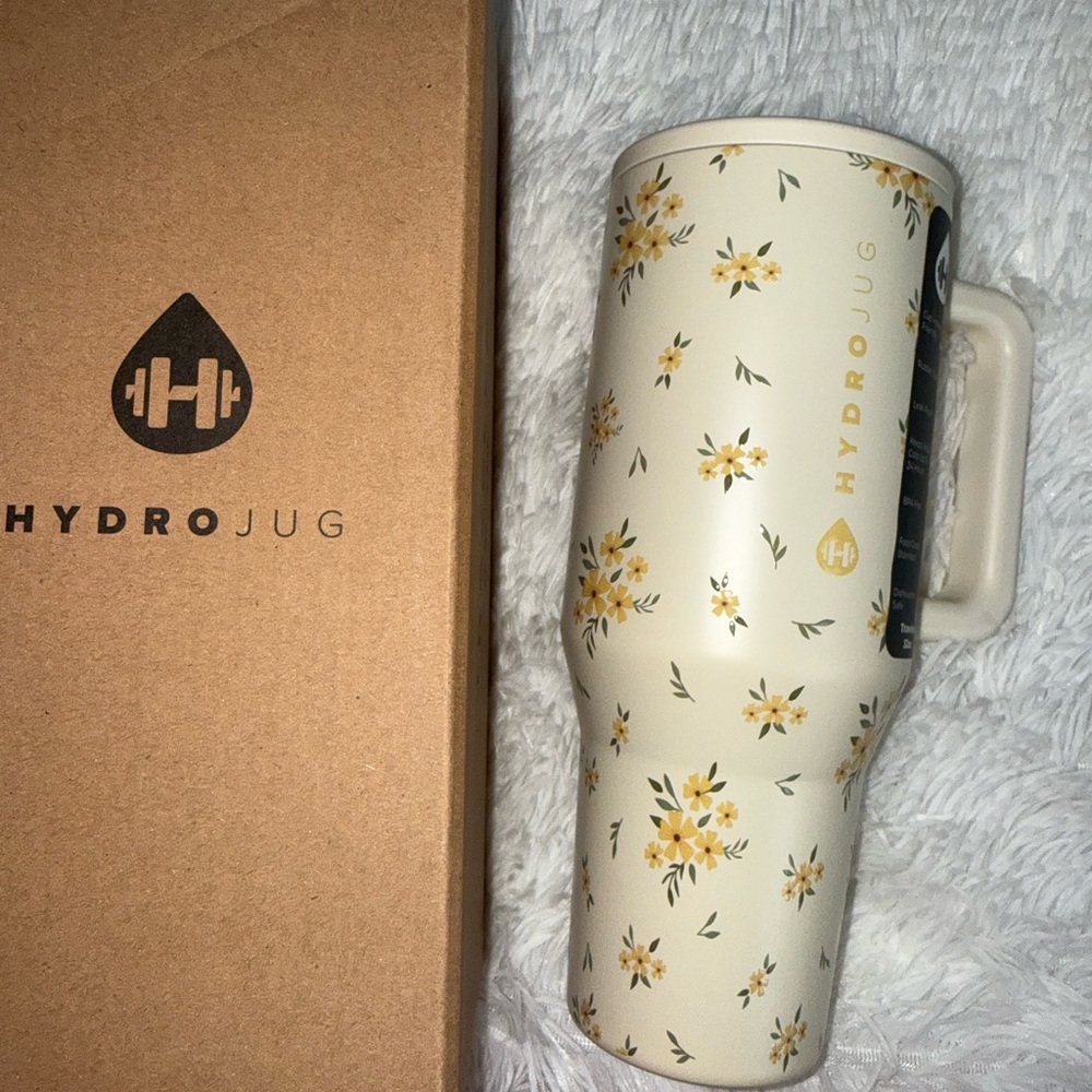 HydroJug Cottage core traveler 32 Oz